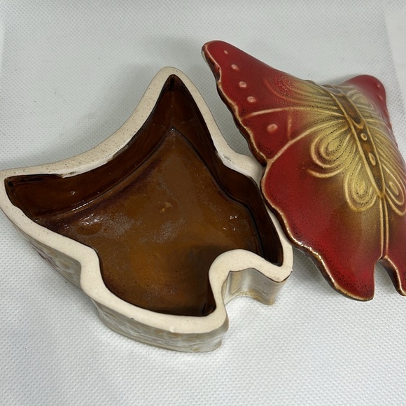 Butterfly ceramic trinket box 3” long 1” deep - Picture 4 of 11